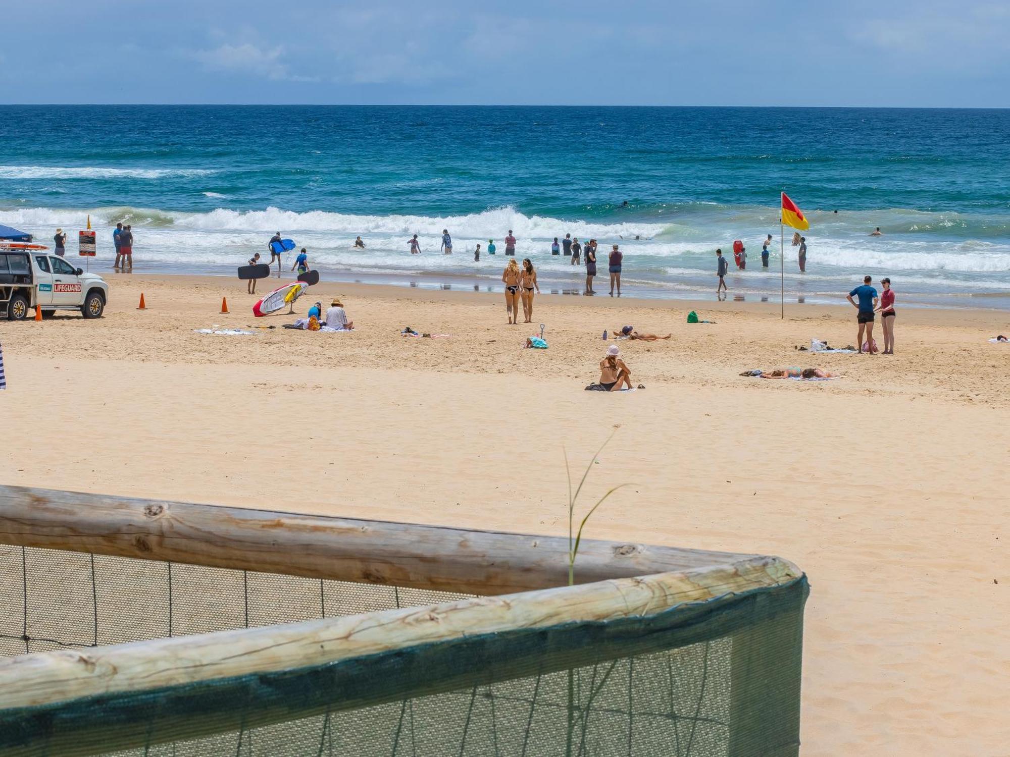 Breakers North Absolute Beachfront Apartments - Official Gold Coast Exterior photo